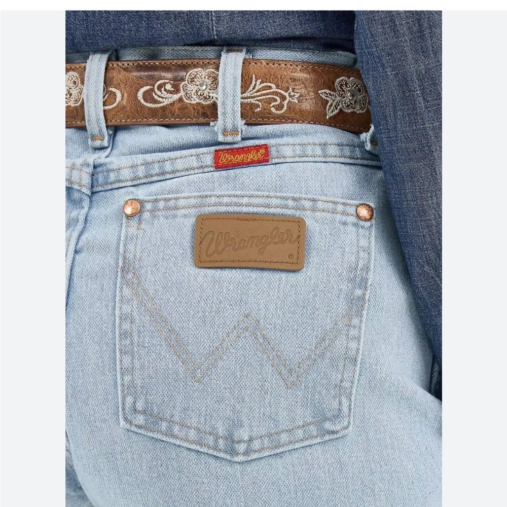 Wrangler women’s Light Blue Jeans - Picture 3 of 8